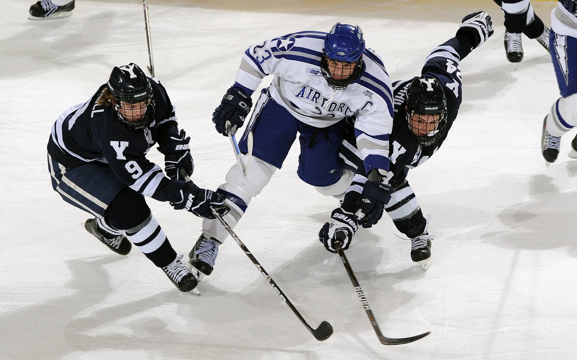 开云电竞入口-_勇士开启疯狂三分狂潮，无人能挡_，勇士狂风暴雨